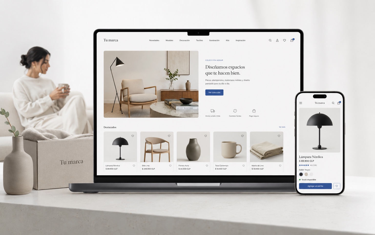 Diseño conceptual de tienda online de hogar con muebles y decoración en computador y móvil